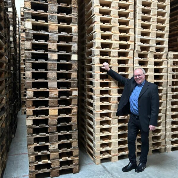 Palettenexperte Alexander Mitterle